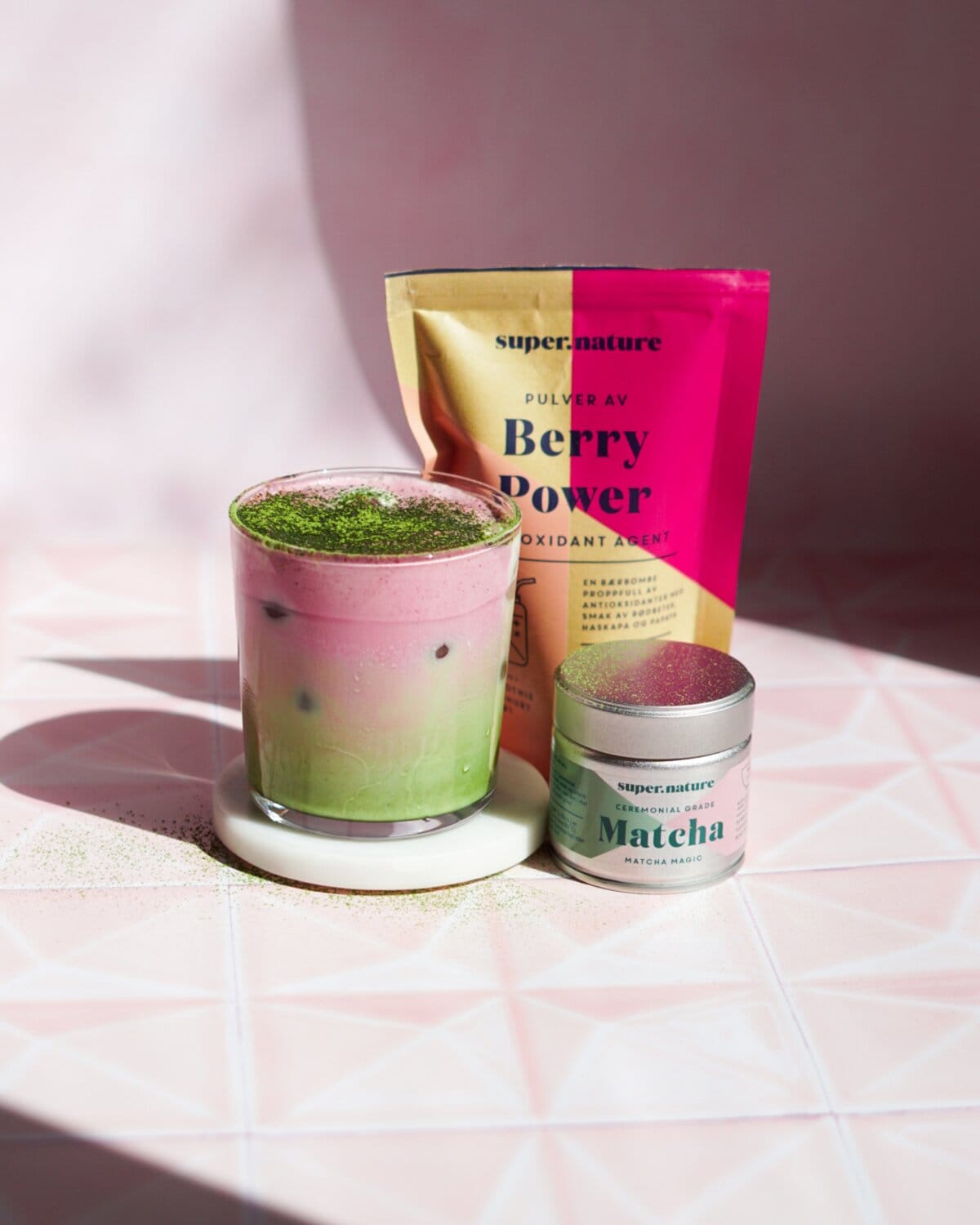 Berry Matcha foam Latte