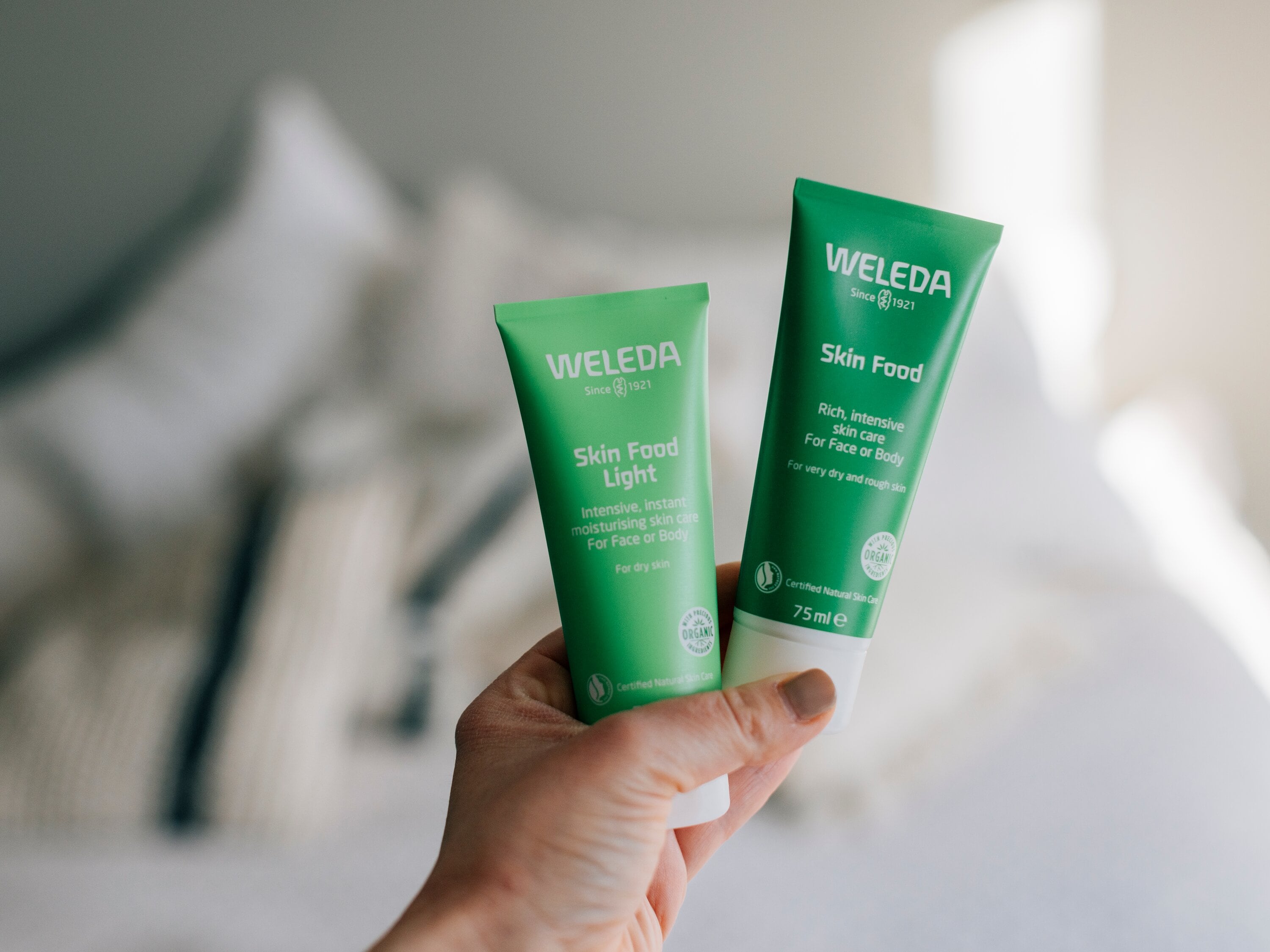 Kampanjepris 99NOK på Weleda skin food og skin food light 30 ml 