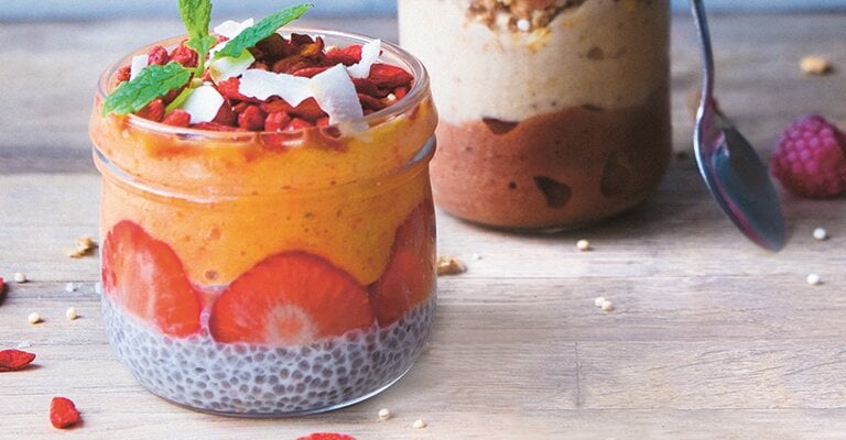 Chiapudding toppet med gojibærsmoothie