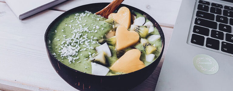 Clean and green smoothie bowl