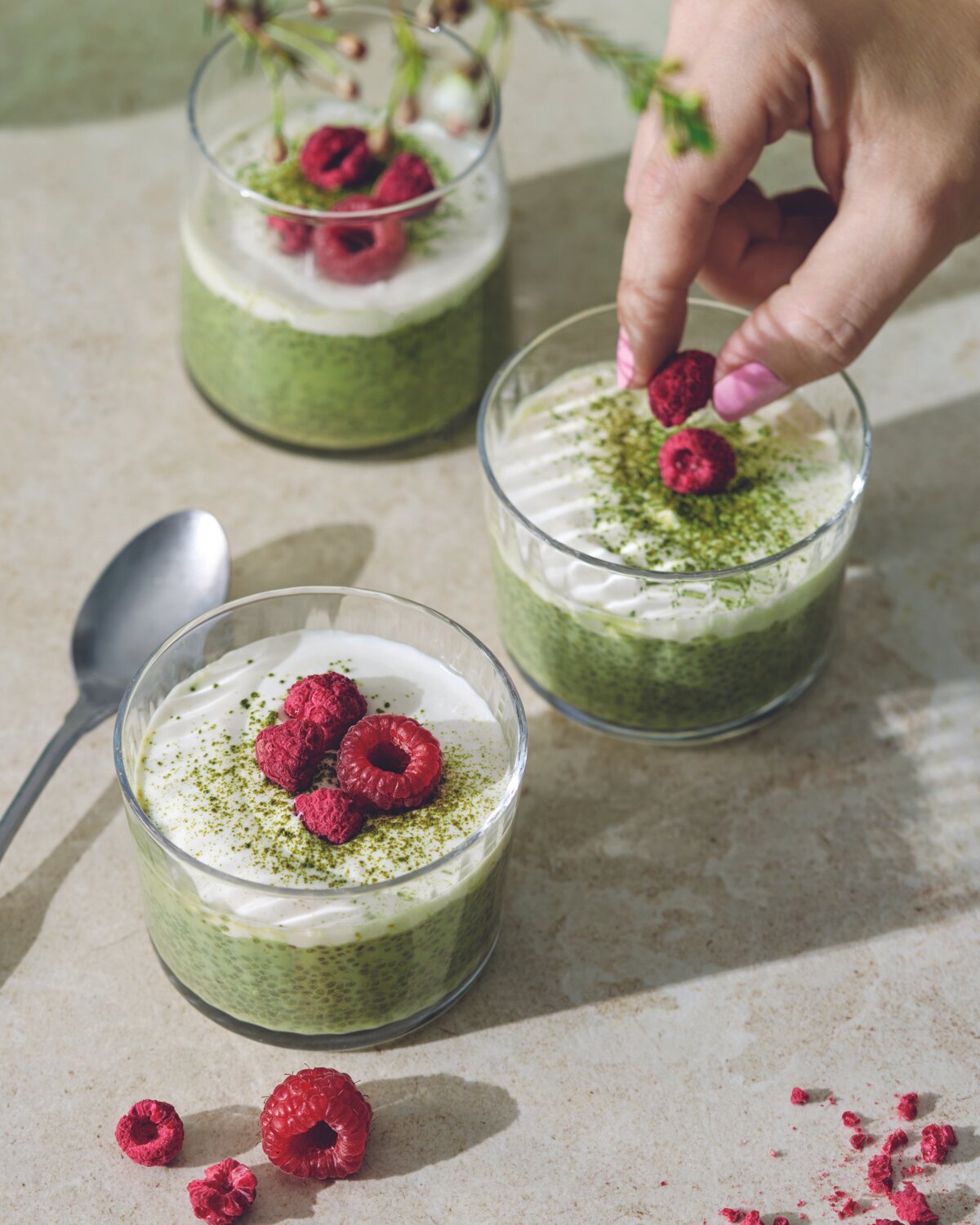 Matcha chiapudding med bringebar
