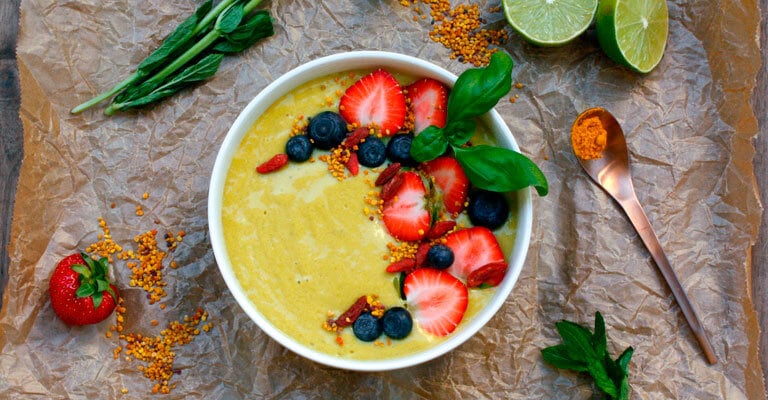 Smoothiebowl med mango og lime