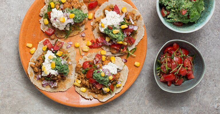 Taco med guacamole og tomatsalsa